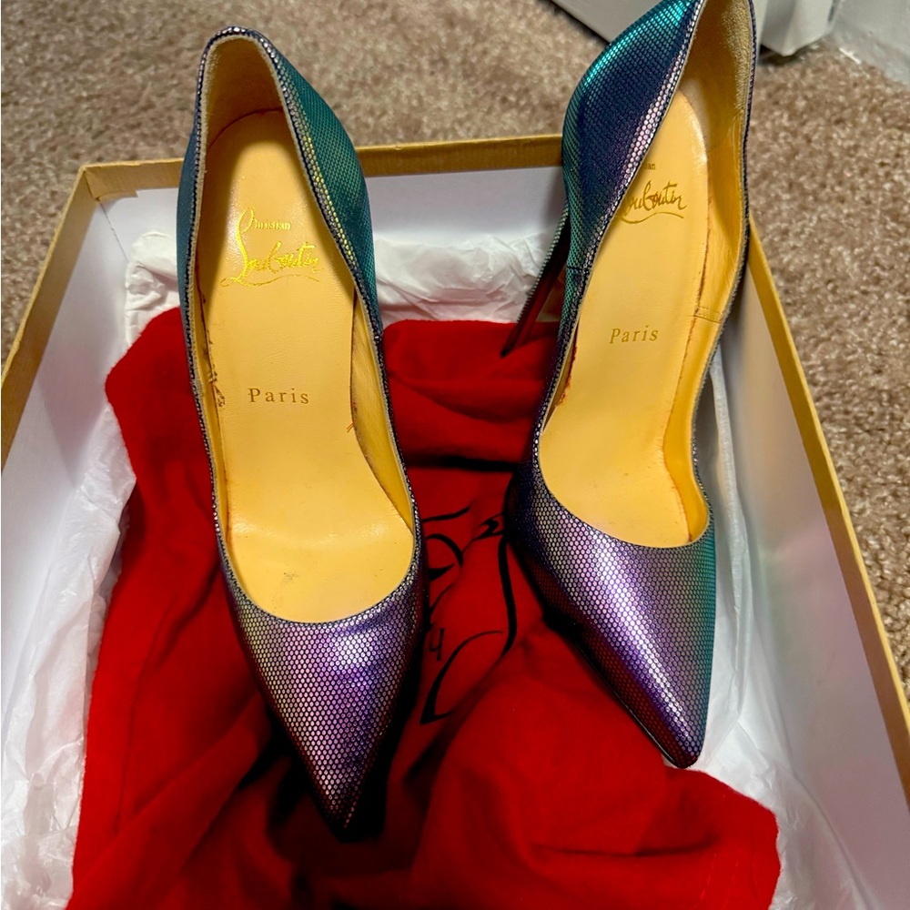 Christian Louboutin pump
